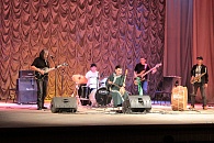 На площадке КТЗ «Евразия» прошел концерт тувинской джаз-рок группы «Хартыга» и Альберта Кувезина.